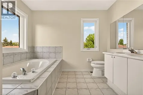 11 Pirie Drive Dundas ON L9H 6Z6