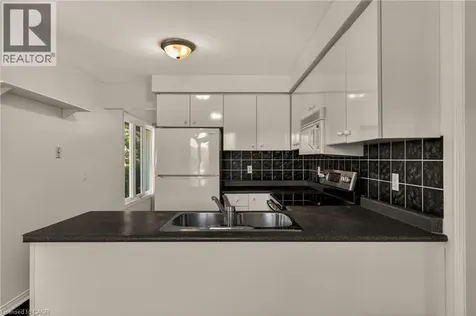 11 Pirie Drive Dundas ON L9H 6Z6