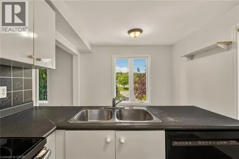 11 Pirie Drive Dundas ON L9H 6Z6