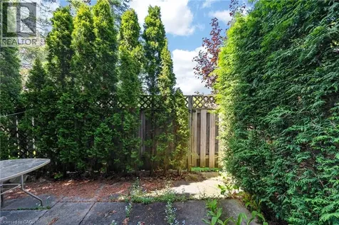 11 Pirie Drive Dundas ON L9H 6Z6