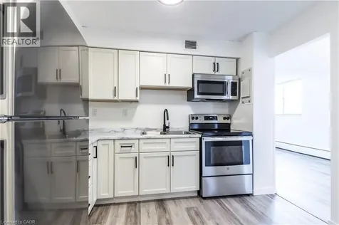 975 Warwick Court Burlington ON L7T 3Z7