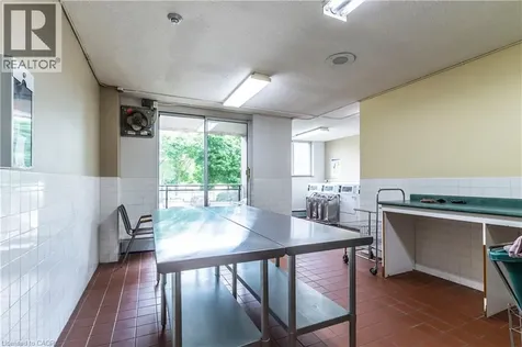 975 Warwick Court Burlington ON L7T 3Z7