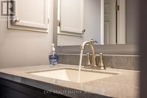 1521 Briarfield Crescent Ottawa ON K4A 1Z9