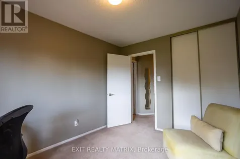 1521 Briarfield Crescent Ottawa ON K4A 1Z9