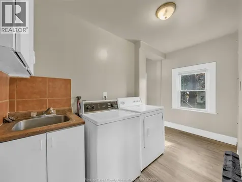 669 Park Street West Windsor ON N9A 5V7