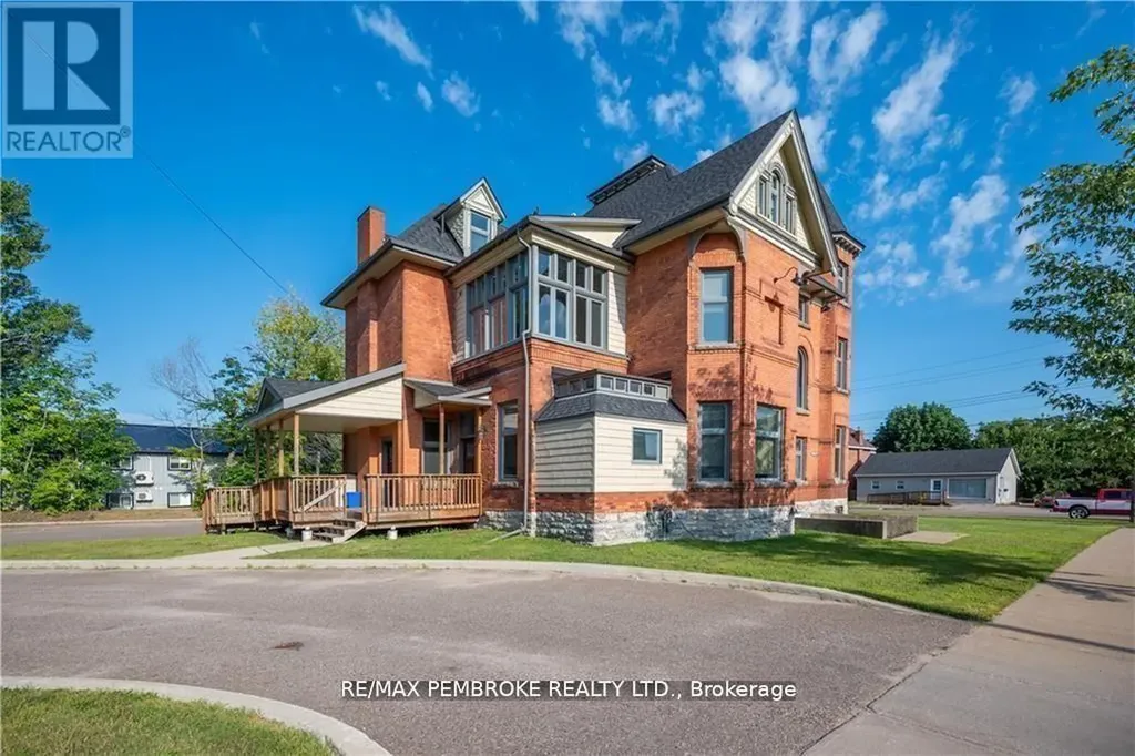 464 Pembroke Street West Pembroke ON K8A 5N9
