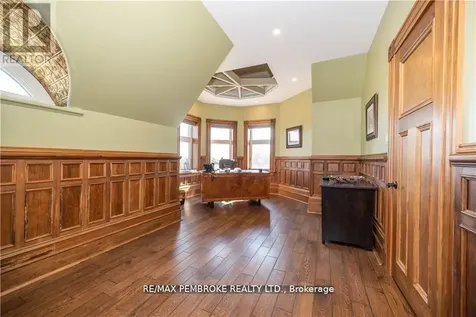 464 Pembroke Street West Pembroke ON K8A 5N9