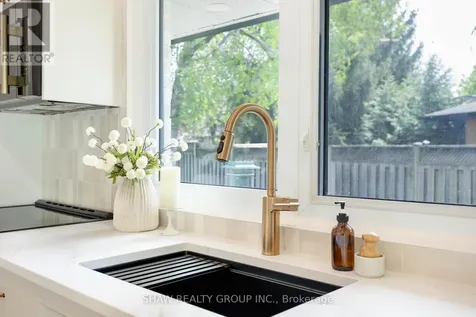 22 Charlotte Crescent Kitchener ON N2B 2K3