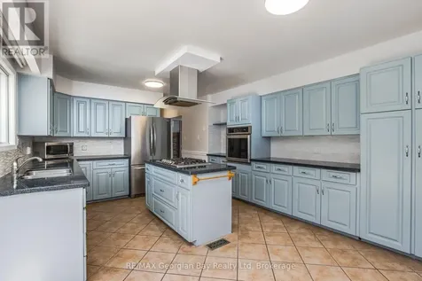 125 Gilwood Park Drive Penetanguishene ON L9M 1Z1