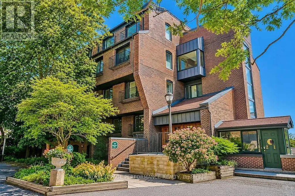135 Springfield Avenue Ottawa ON K1M 1C5