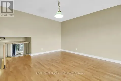 135 Springfield Avenue Ottawa ON K1M 1C5