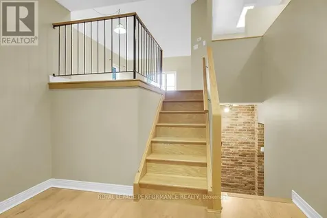 135 Springfield Avenue Ottawa ON K1M 1C5