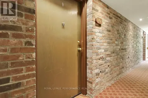 135 Springfield Avenue Ottawa ON K1M 1C5