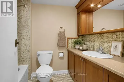 135 Springfield Avenue Ottawa ON K1M 1C5
