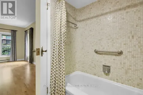 135 Springfield Avenue Ottawa ON K1M 1C5