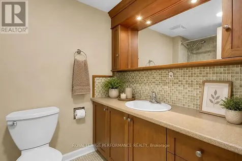 135 Springfield Avenue Ottawa ON K1M 1C5