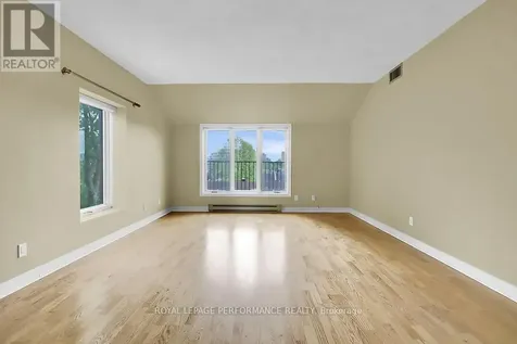 135 Springfield Avenue Ottawa ON K1M 1C5