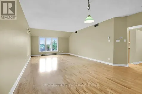 135 Springfield Avenue Ottawa ON K1M 1C5
