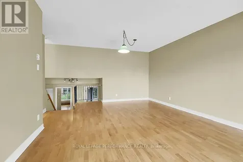 135 Springfield Avenue Ottawa ON K1M 1C5