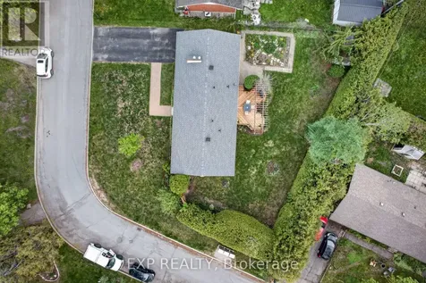 4 Wolmsley Crescent Ottawa ON K2G 1J4