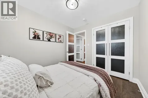 323 Queen Victoria Drive Hamilton ON L8W 1G6