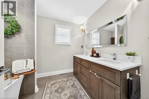 323 Queen Victoria Drive Hamilton ON L8W 1G6