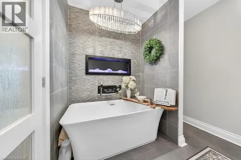 323 Queen Victoria Drive Hamilton ON L8W 1G6