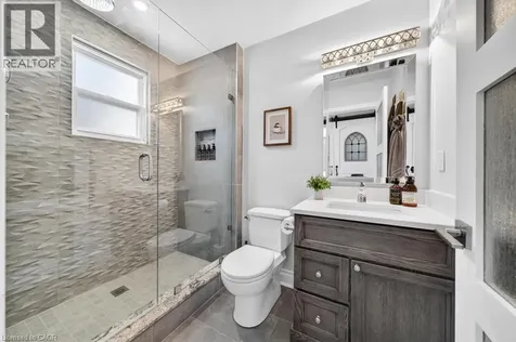 323 Queen Victoria Drive Hamilton ON L8W 1G6