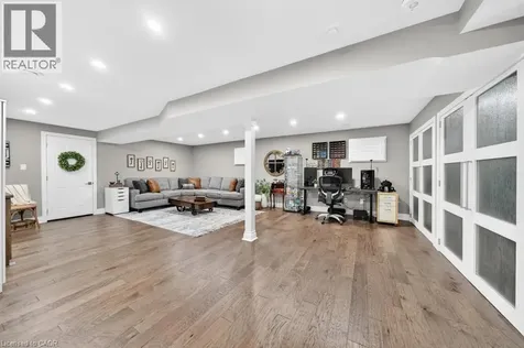 323 Queen Victoria Drive Hamilton ON L8W 1G6