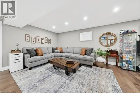 323 Queen Victoria Drive Hamilton ON L8W 1G6