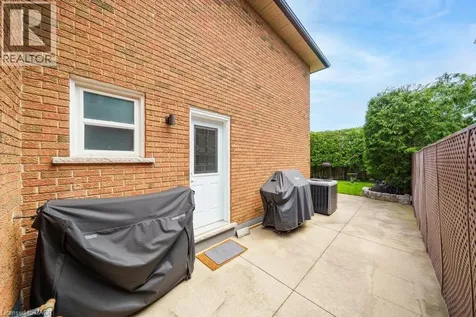 323 Queen Victoria Drive Hamilton ON L8W 1G6