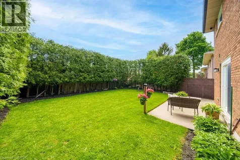 323 Queen Victoria Drive Hamilton ON L8W 1G6