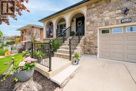 323 Queen Victoria Drive Hamilton ON L8W 1G6