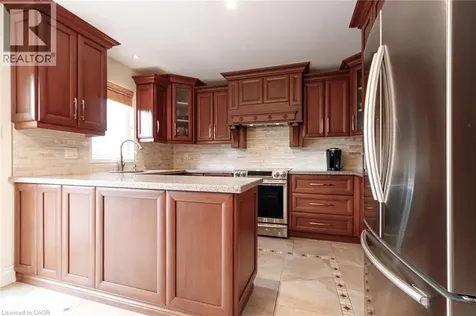 2216 Norfolk Drive Oakville ON L6H 6H4