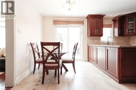 2216 Norfolk Drive Oakville ON L6H 6H4
