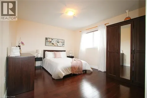 2216 Norfolk Drive Oakville ON L6H 6H4