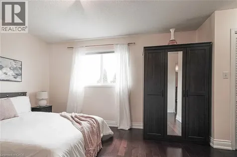 2216 Norfolk Drive Oakville ON L6H 6H4