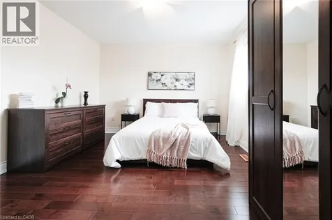 2216 Norfolk Drive Oakville ON L6H 6H4