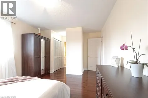 2216 Norfolk Drive Oakville ON L6H 6H4