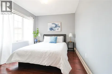 2216 Norfolk Drive Oakville ON L6H 6H4