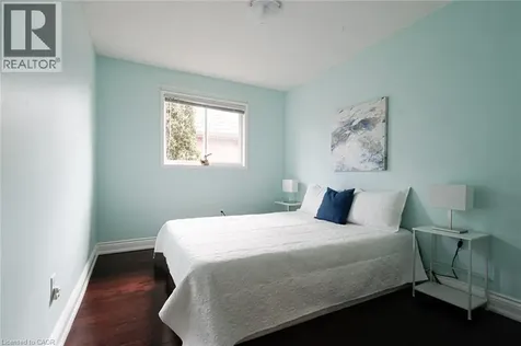2216 Norfolk Drive Oakville ON L6H 6H4