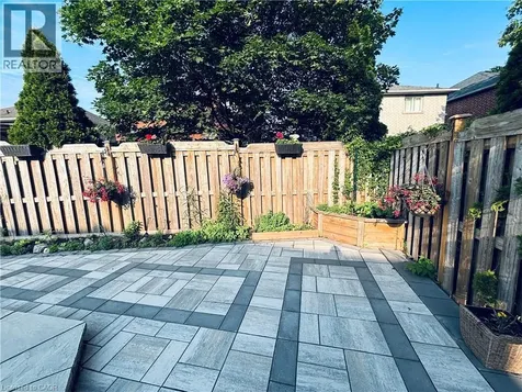 2216 Norfolk Drive Oakville ON L6H 6H4
