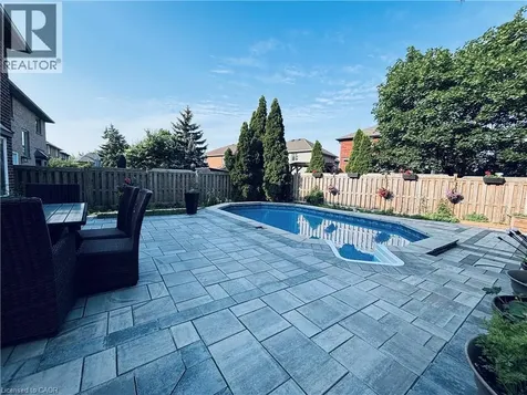 2216 Norfolk Drive Oakville ON L6H 6H4
