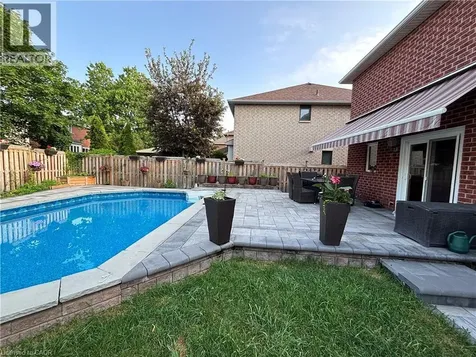 2216 Norfolk Drive Oakville ON L6H 6H4