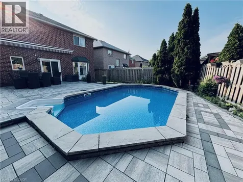 2216 Norfolk Drive Oakville ON L6H 6H4