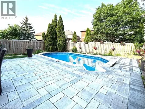 2216 Norfolk Drive Oakville ON L6H 6H4