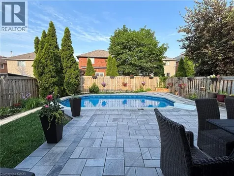 2216 Norfolk Drive Oakville ON L6H 6H4