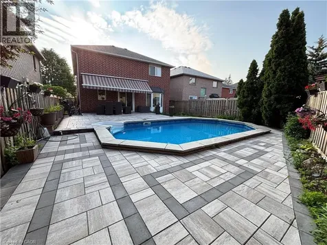 2216 Norfolk Drive Oakville ON L6H 6H4