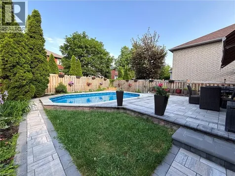 2216 Norfolk Drive Oakville ON L6H 6H4