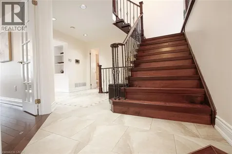 2216 Norfolk Drive Oakville ON L6H 6H4